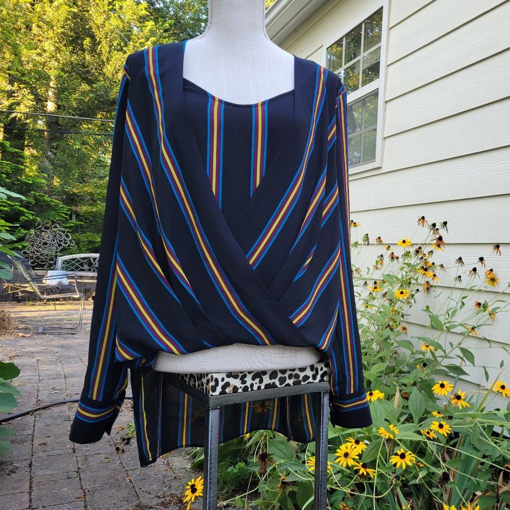 BCBG  max azria blouse sz L